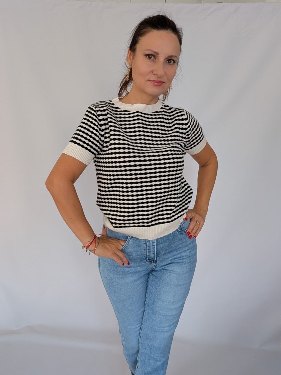 Sweter dzianinowy w paski biało czarne