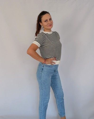 Sweter dzianinowy w paski biało czarne