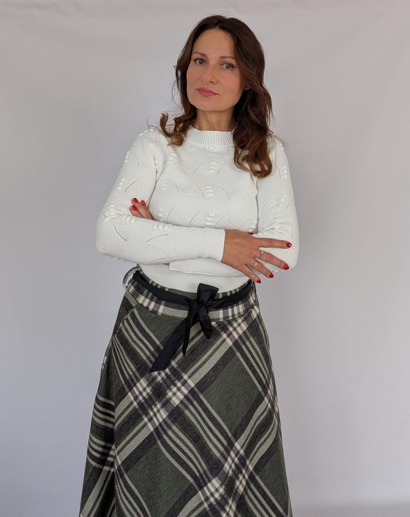 Sweter dzianinowy z półgolfem biały