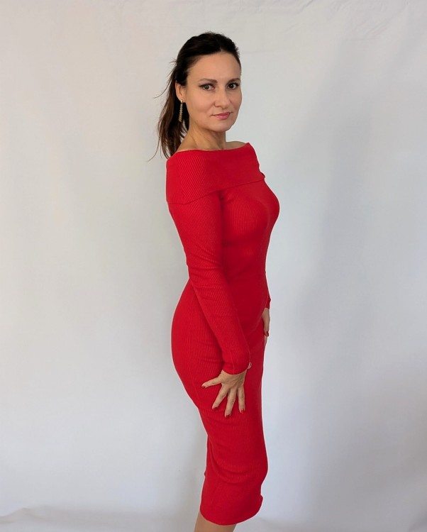 Sukienka dzianinowa midi czerwona