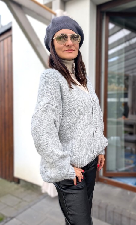 Sweter rozpinany z grafiką na plecach szary