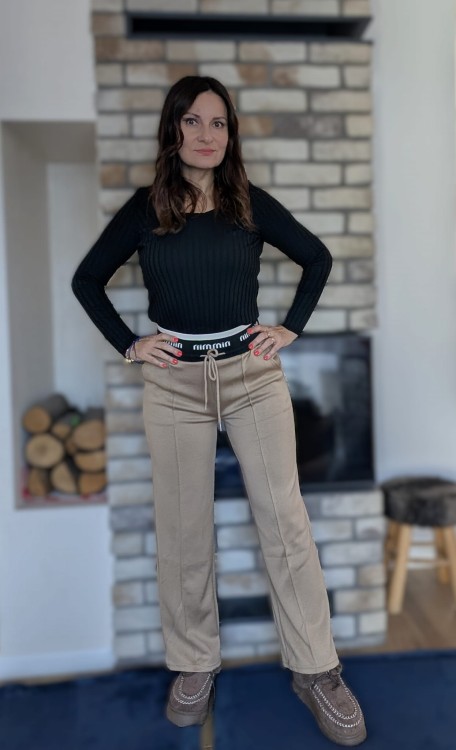 Spodnie dresowe wide leg z szerokim pasem z napisem beżowe