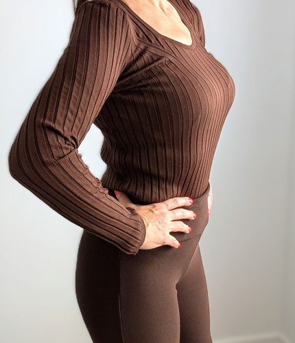 Prążkowana bluzka z wełny i akrylu brązowa