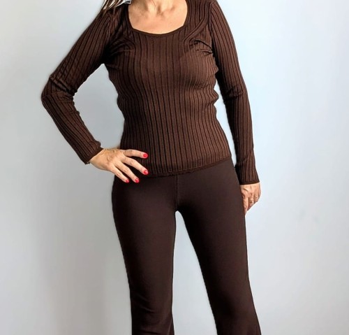 Prążkowana bluzka z wełny i akrylu brązowa