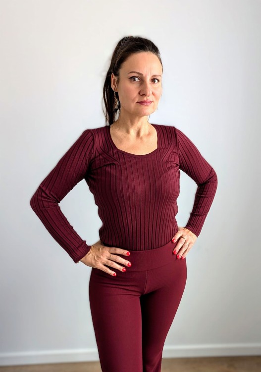 Prążkowana bluzka z wełny i akrylu bordowa