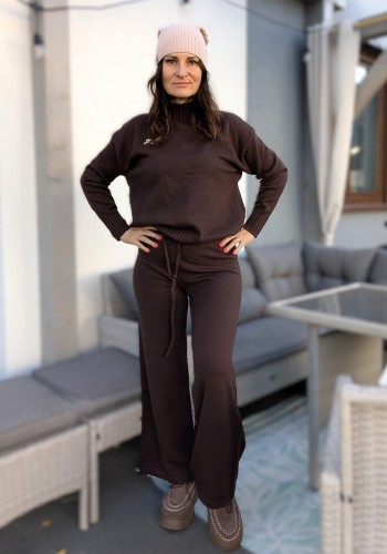 Przytulny i stylowy zestaw dzianinowy- idealny na jesień i zimę czekoladowy