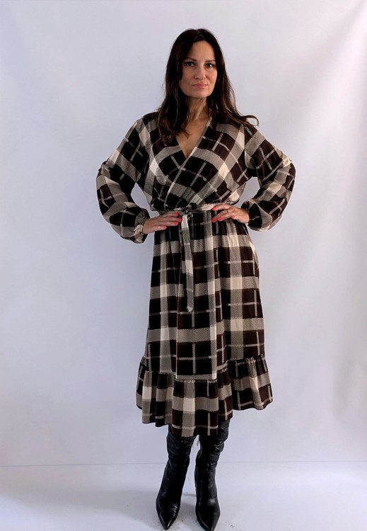 Sukienka w kratkę z falbanką brązowo beżowa wzór 1