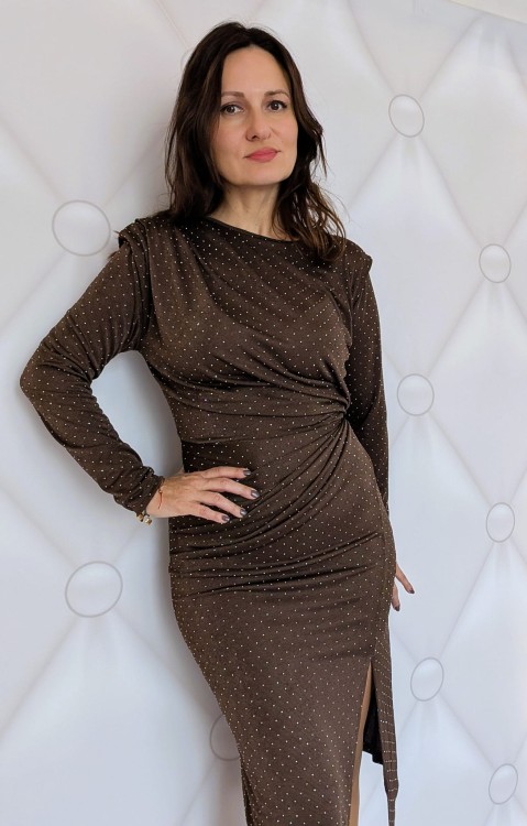 Elegancka sukienka z błyszczącymi drobinkami brązowa (id: 574)
