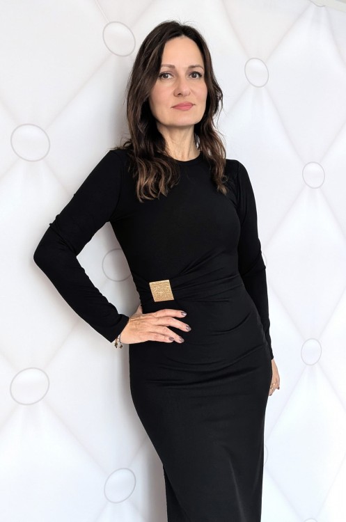 Elegancka sukienka midi ze złotą klamrą czarna (id: 578)