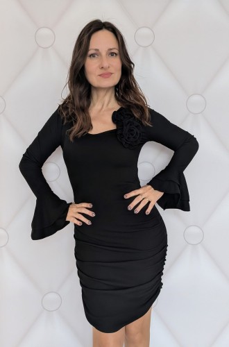 Elegancka sukienka prążkowana z różą czarna (id: 586)