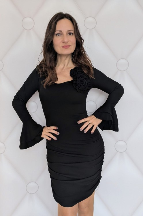 Elegancka sukienka prążkowana z różą czarna (id: 586)