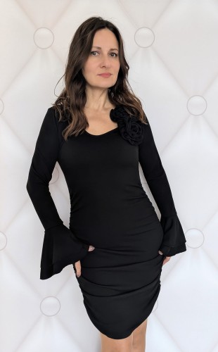 Elegancka sukienka prążkowana z różą czarna (id: 586)