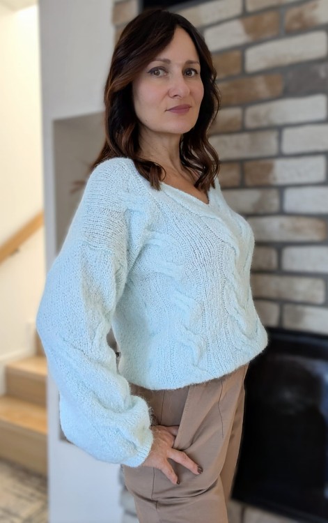 Uroczy sweter w odcieniu miętowym z warkoczowym splotem (id: 591)