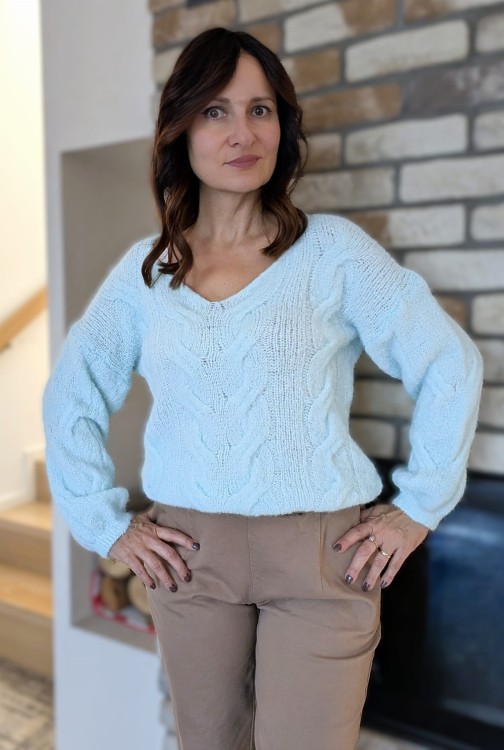 Uroczy sweter w odcieniu miętowym z warkoczowym splotem (id: 591)