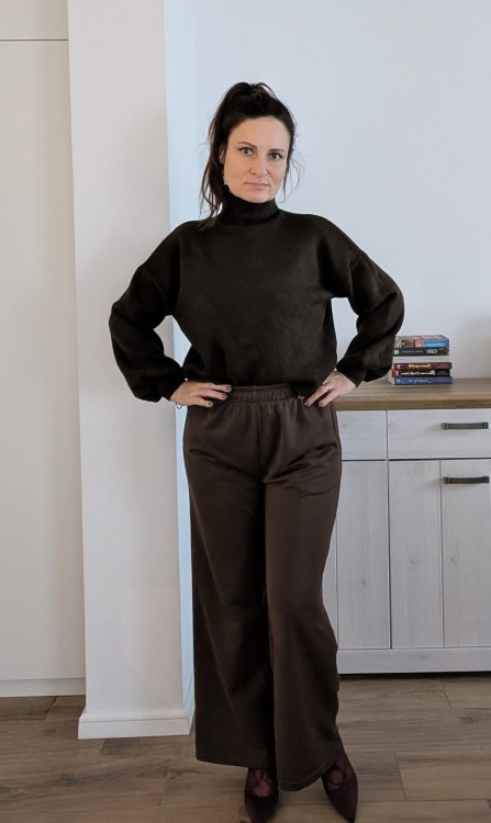 Sweter z golfem oversize z wiskozy brązowy- luksusowa miękkość i styl (id: 609)