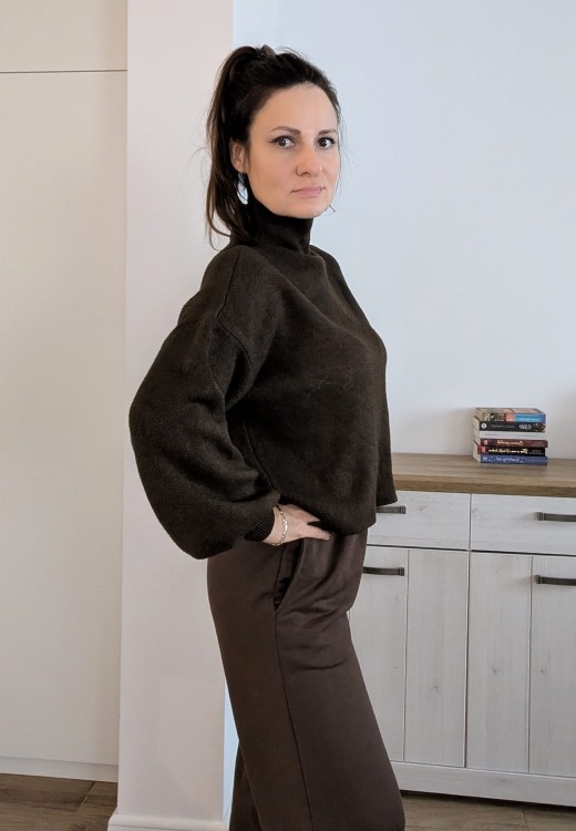 Sweter z golfem oversize z wiskozy brązowy- luksusowa miękkość i styl (id: 609)