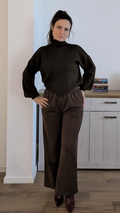 Sweter z golfem oversize z wiskozy brązowy- luksusowa miękkość i styl (id: 609)