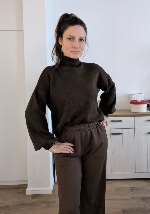 Sweter z golfem oversize z wiskozy brązowy- luksusowa miękkość i styl (id: 609)