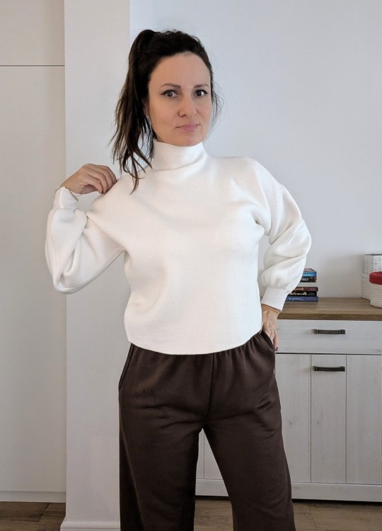 Sweter z golfem oversize z wiskozy biały ciepły- luksusowa miękkość i styl (id: 616)