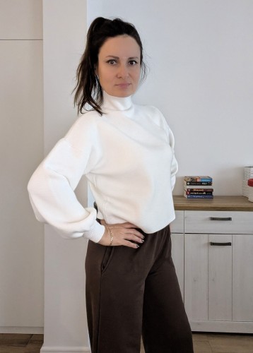 Sweter z golfem oversize z wiskozy biały ciepły- luksusowa miękkość i styl (id: 616)