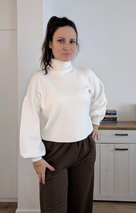 Sweter z golfem oversize z wiskozy biały ciepły- luksusowa miękkość i styl (id: 616)