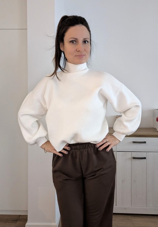 Sweter z golfem oversize z wiskozy biały ciepły- luksusowa miękkość i styl (id: 616)