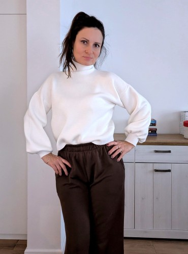 Sweter z golfem oversize z wiskozy biały ciepły- luksusowa miękkość i styl (id: 616)