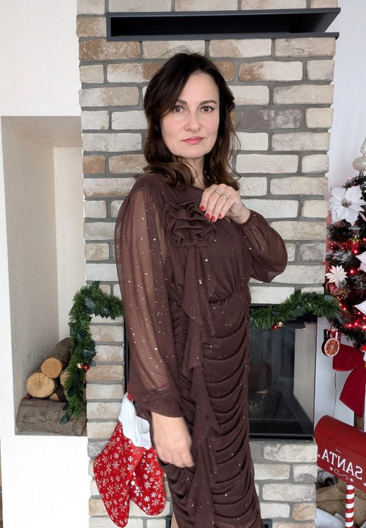 Elegancka sukienka koktajlowa z marszczeniami i srebrnym błyskiem mokka (id: 639)