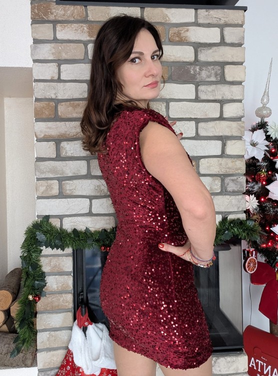 Sukienka mini z cekinami- idealna na karnawał i święta, bordowa (id: 643)