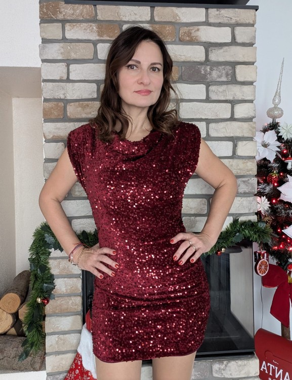 Sukienka mini z cekinami- idealna na karnawał i święta, bordowa (id: 643)