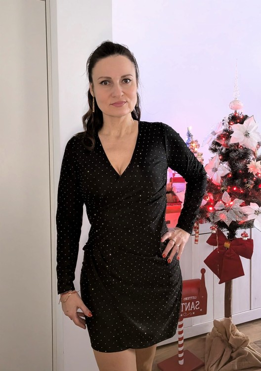 Sukienka czarna z drobinkami mieniącymi Lily