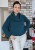 Sweter z efektownym golfem niebieski