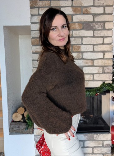 Sweter ciepło i styl na zimowe dni z szerokim rękawem BRĄZOWY