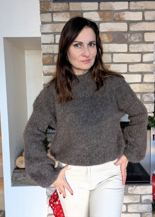 Sweter ciepło i styl na zimowe dni z szerokim rękawem MOKKA