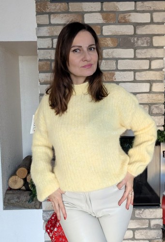 Sweter ciepło i styl na zimowe dni z szerokim rękawem ŻÓŁTY