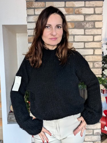 Sweter ciepło i styl na zimowe dni z szerokim rękawem CZARNY