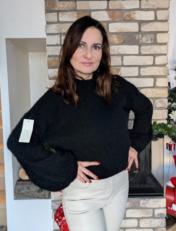 Sweter ciepło i styl na zimowe dni z szerokim rękawem CZARNY