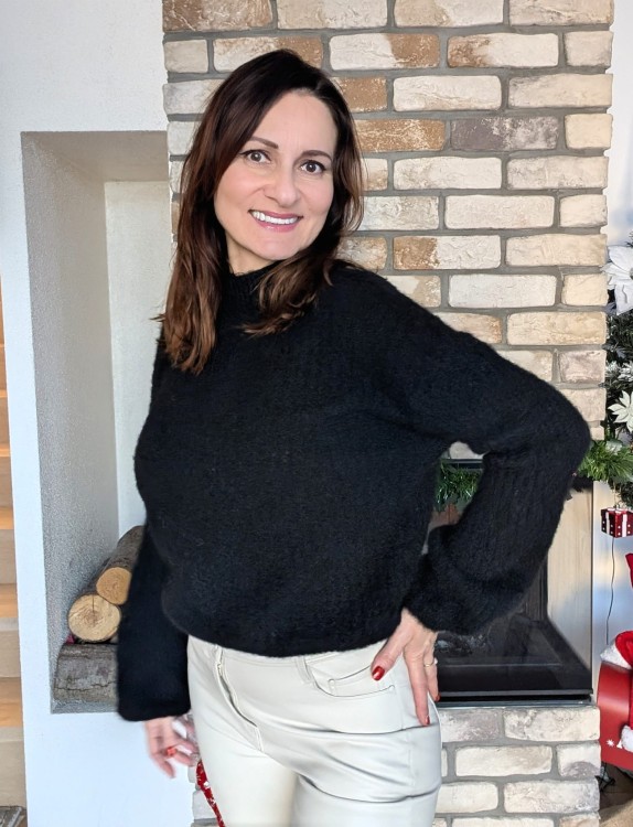 Sweter ciepło i styl na zimowe dni z szerokim rękawem CZARNY