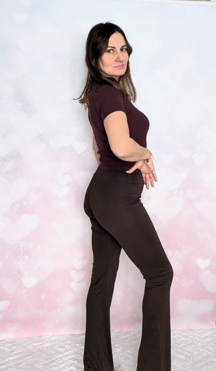 Legginsy dzwony, elegancja i komfort brązowe