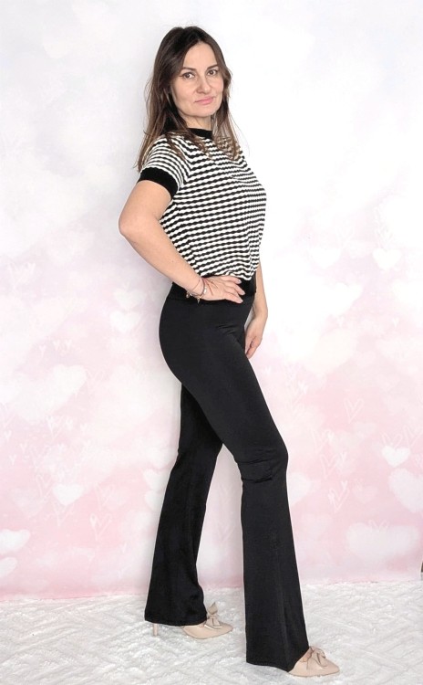 Legginsy dzwony, elegancja i komfort czarne