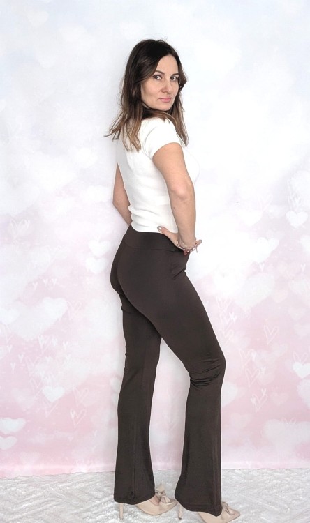 Legginsy dzwony, elegancja i komfort brązowe