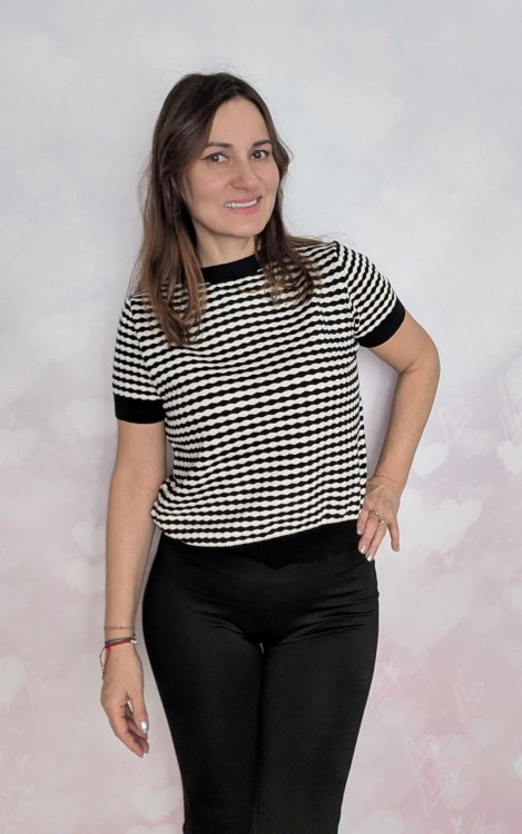 Sweter dzianinowy w paski czarno białe