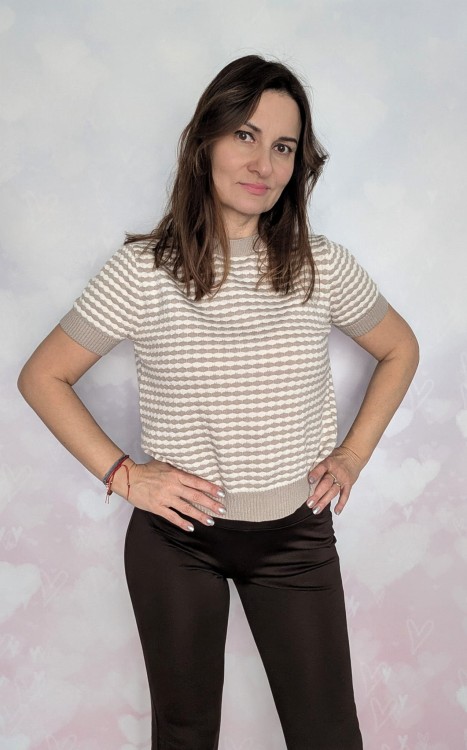Sweter dzianinowy w paski beżowy