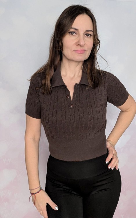 Sweter dzianinowy z kołnierzykiem brązowy