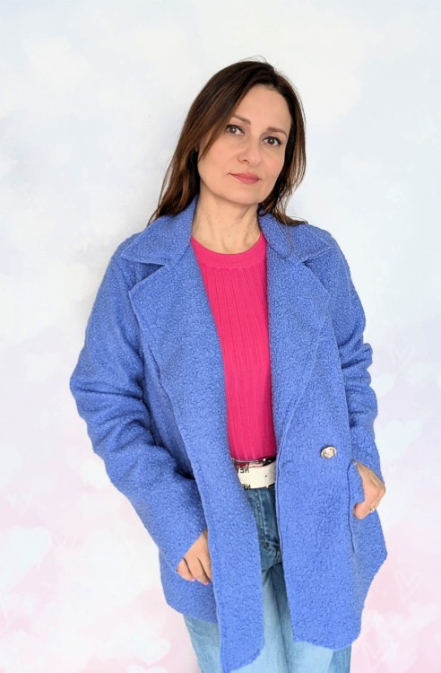 Krótki płaszcz boukle fiołkowy fiolet