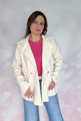 Krótki płaszcz boukle śmietankowy biały
