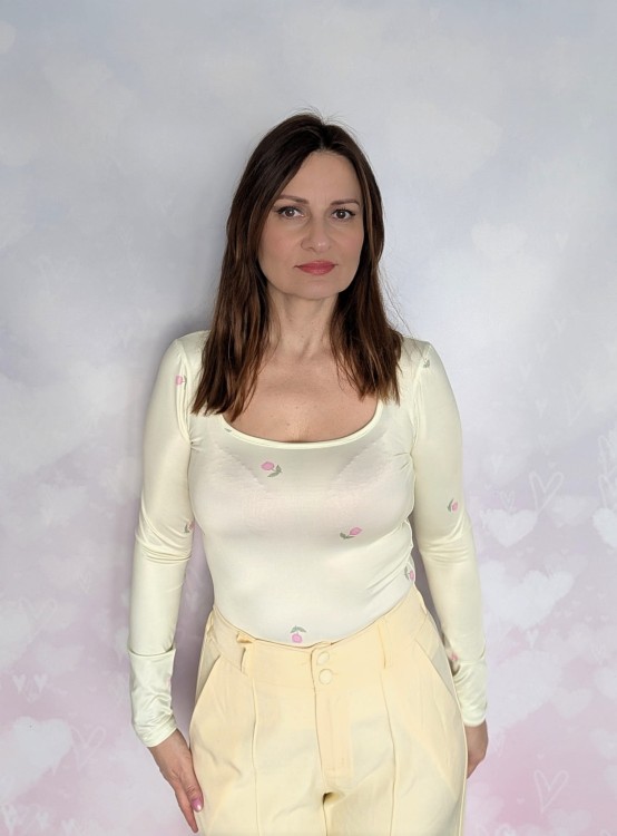 Bluzka z motywem kwiatowym żółta