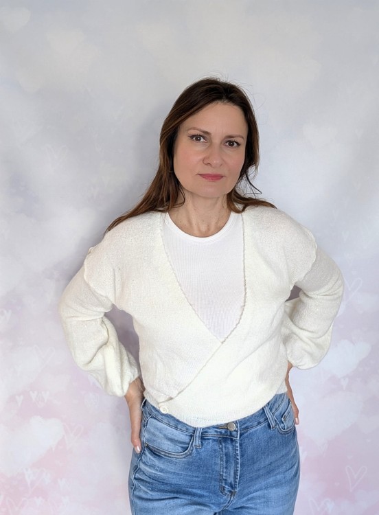 Sweter kopertowy zapinany łososiowy biały