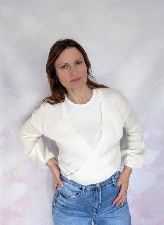 Sweter kopertowy zapinany łososiowy biały