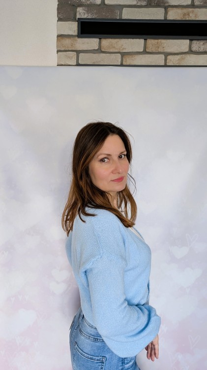 Sweter kopertowy zapinany łososiowy niebieski